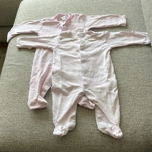 Set of 2 Kissy Kissy footies 0-3 months